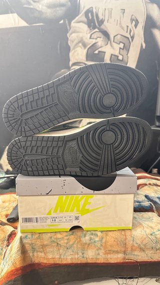 Nike Air Jordan 1 High Volt