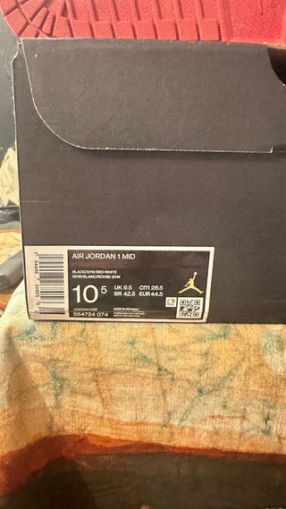 Nike Air Jordan 1 Mid Bred