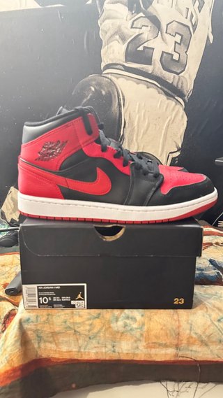 Nike Air Jordan 1 Mid Bred