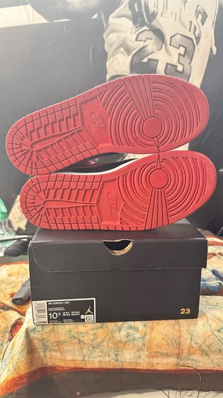 Nike Air Jordan 1 Mid Bred