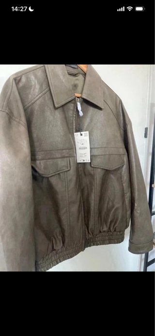 Chaqueta efecto piel.