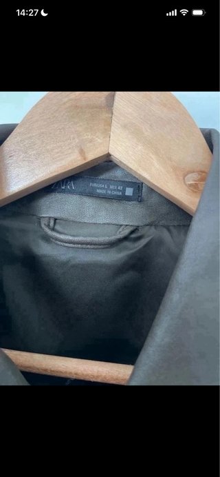 Chaqueta efecto piel.