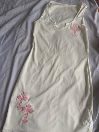 Vestido Urbano Blanco con Detalles Rosas