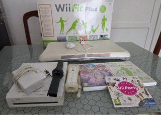 Nintendo Wii + Balance Board + 2 mandos + 3 juegos