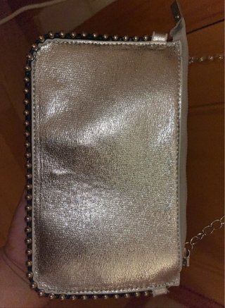 Bolso Pequeño Plateado con Cadena