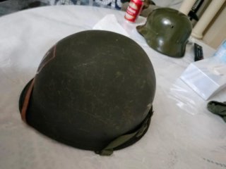 Casco Militar con Insignia