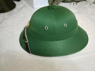 Casco Militar con Insignia