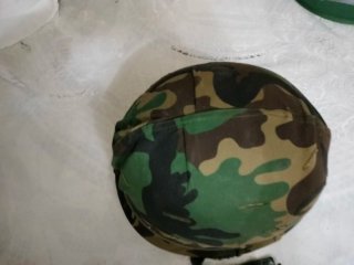 Casco Militar con Insignia