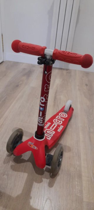 Patinete Mini Micro Rojo con luces LED