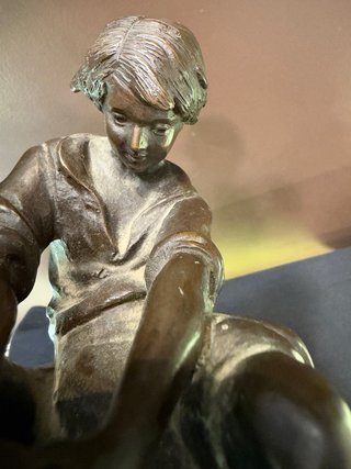 Figura de Auguste Moreade bronce de mujer y jarrón