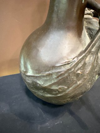 Figura de Auguste Moreade bronce de mujer y jarrón