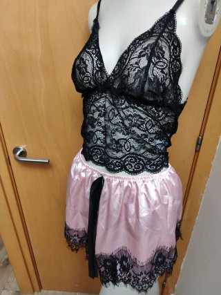 Pijama de encaje negro y rosa nuevo a estrenar