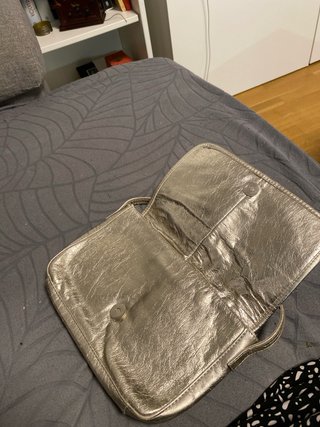 Bolso de fiesta dorado y plateado