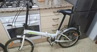 Bicicleta plegable blanca