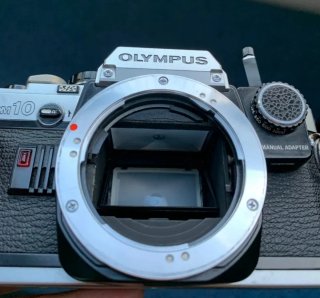 Cámara Olympus OM-10 con Manual Adapter