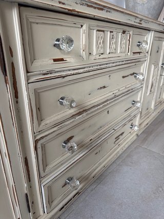Mueble antiguo restaurado estilo vintaje perfecto
