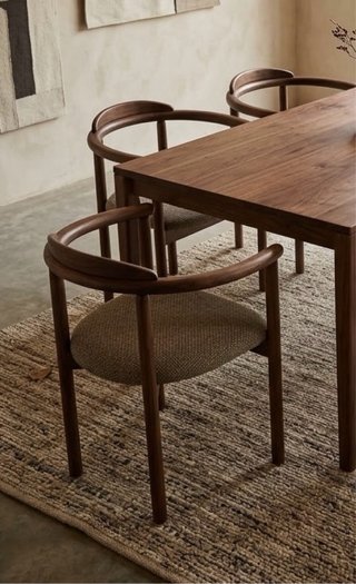 Sillas restauradas de madera de nigak