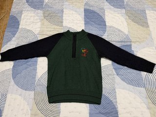 Jersey GAP verde y negro con cremallera