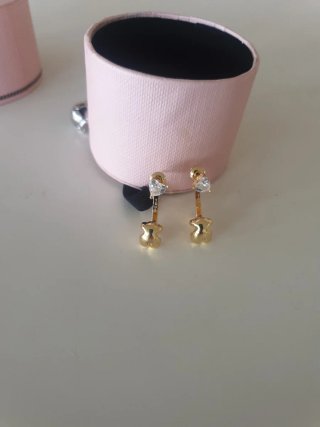 Pendientes dorados con detalle de oso