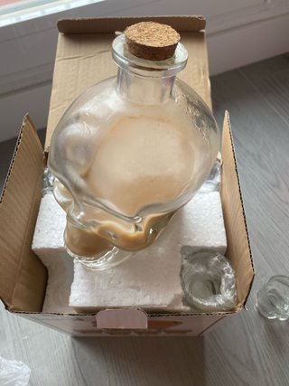 Set de Botella y Vasos de Chupito Calavera