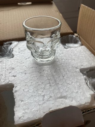 Set de Botella y Vasos de Chupito Calavera