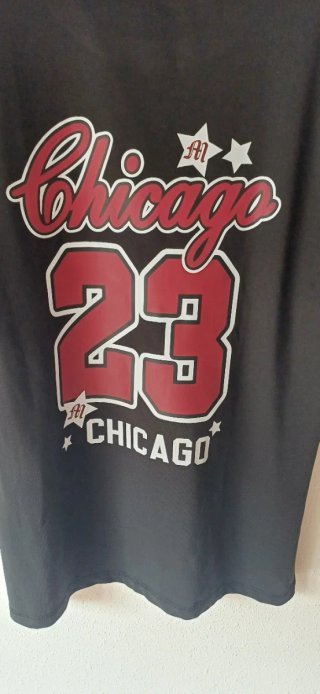 SIN ESTRENAR Camiseta negra L y XL Chicago 23