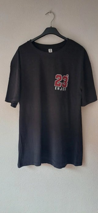 SIN ESTRENAR Camiseta negra L y XL Chicago 23