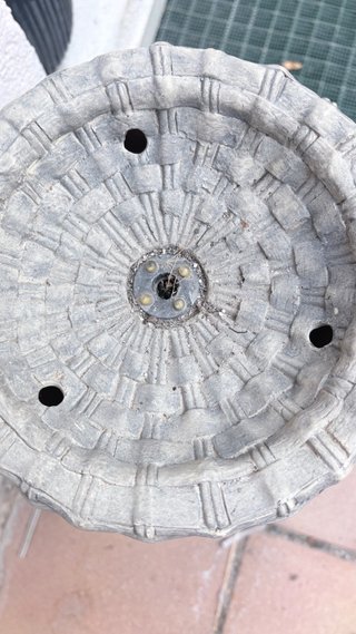 Fuente de agua decorativa gris ceramica