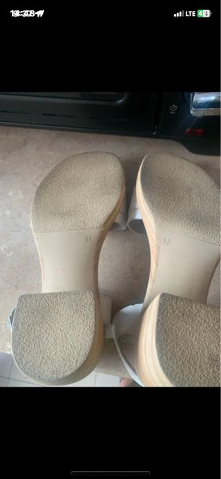Sandalias Valero blancas y marrones