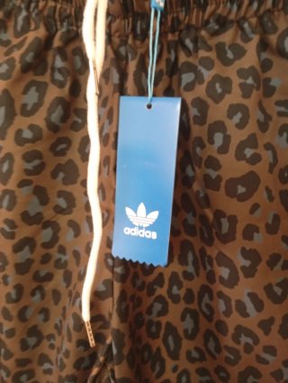 Pantalón chándal Adida estampado mujer