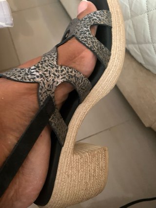 Sandalias Puche negras y plateadas
