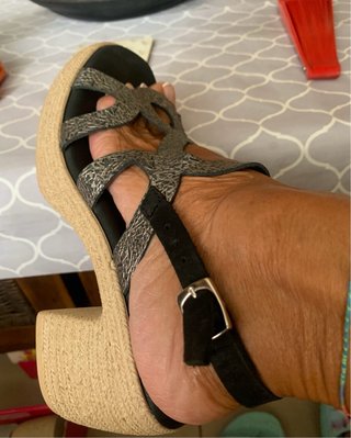 Sandalias Puche negras y plateadas