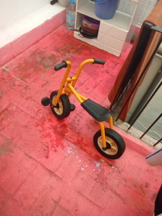 Triciclo infantil amarillo 3-7 años 1980
