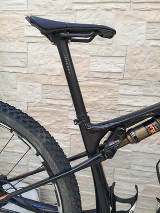 Bicicleta MTB KTM Scarp Carbono, llantas carbono.