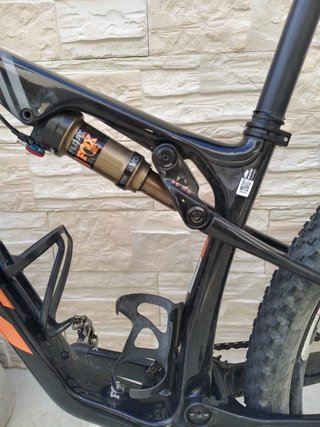 Bicicleta MTB KTM Scarp Carbono, llantas carbono.