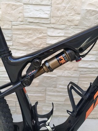 Bicicleta MTB KTM Scarp Carbono, llantas carbono.