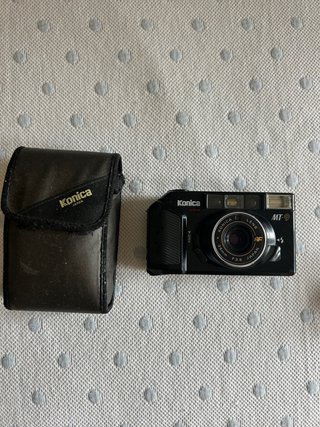 Konica MT-9 con funda