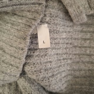 Jersey largo de punto gris cuello alto