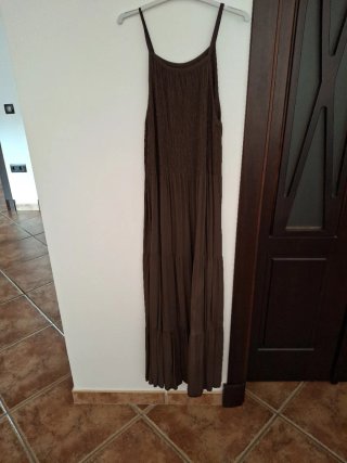 Vestido largo de tirantes marrón
