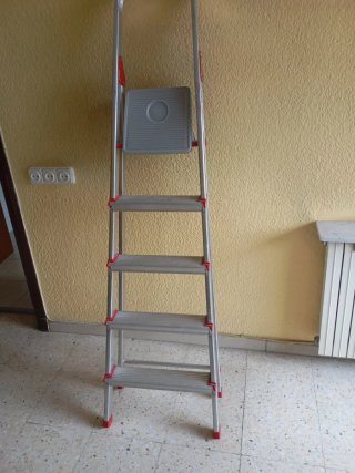 Escalera de Aluminio de 4 Peldaños