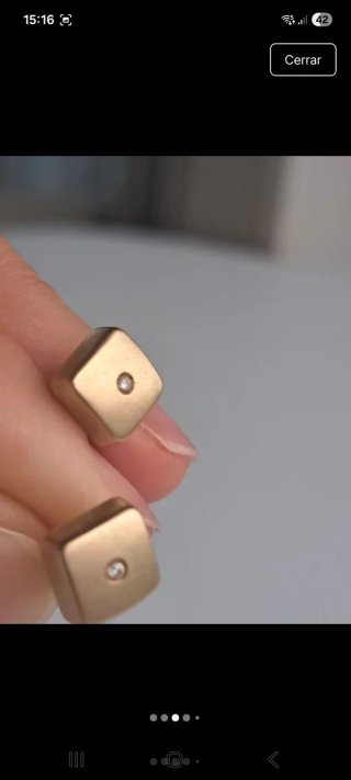 Pendientes cuadrados dorados con piedra brillante
