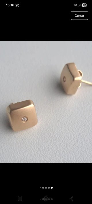 Pendientes cuadrados dorados con piedra brillante