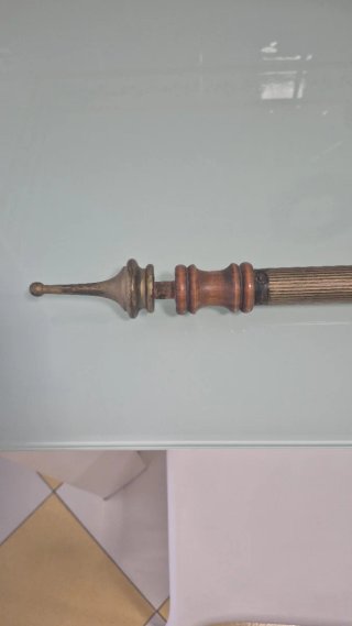 Barra de cortina de madera y metal