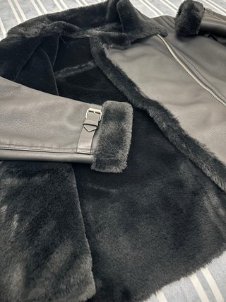 Chaqueta de polipiel negra Mango