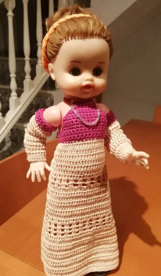 Dos muñecas de diferente tamaño