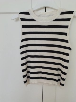 Jersey sin mangas rayas blanco y negro