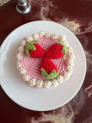 Monedero de crochet hecho a mano con fresas
