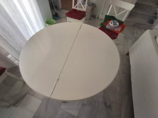 Mesa redonda blanca y 4 sillas