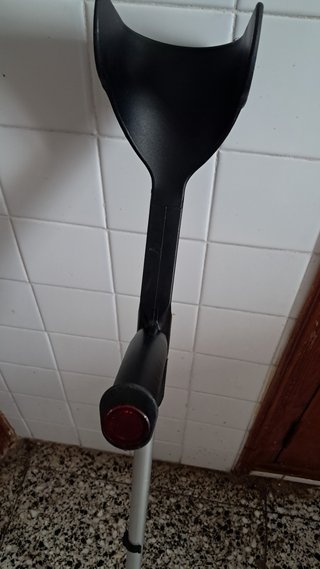 Muleta ortopédica ajustable