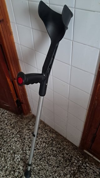Muleta ortopédica ajustable
